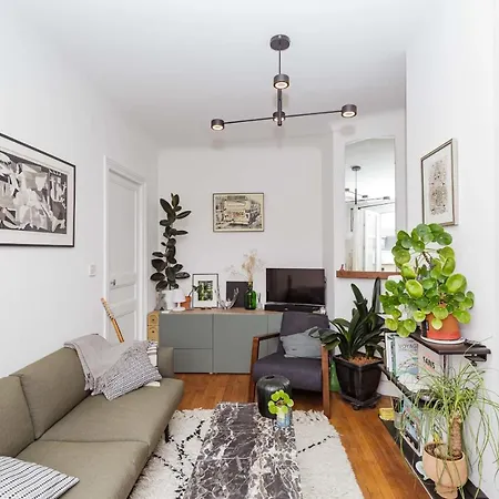Comfy 31 M For 2 Well Decorated With Balcony Apartment