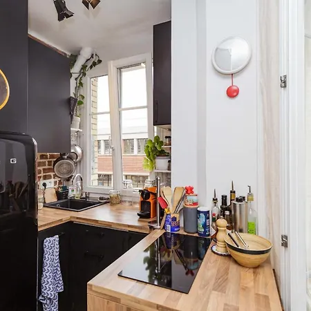 아파트 Comfy 31 M For 2 Well Decorated With Balcony 파리