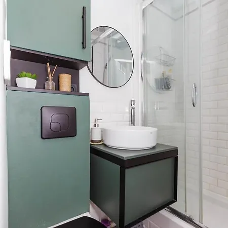 Comfy 31 M For 2 Well Decorated With Balcony * Parijs