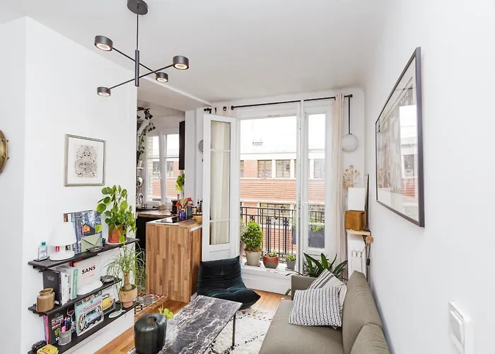 Comfy 31 M For 2 Well Decorated With Balcony *