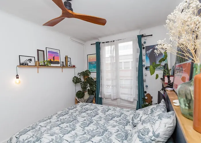 Apartment Comfy 31 M For 2 Well Decorated With Balcony