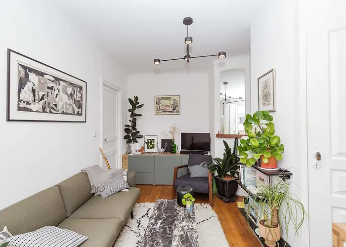 Comfy 31 M For 2 Well Decorated With Balcony Apartment