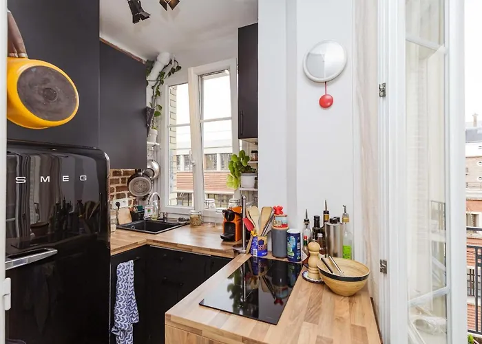Apartment Comfy 31 M For 2 Well Decorated With Balcony Paris