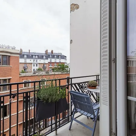 Comfy 31 M For 2 Well Decorated With Balcony